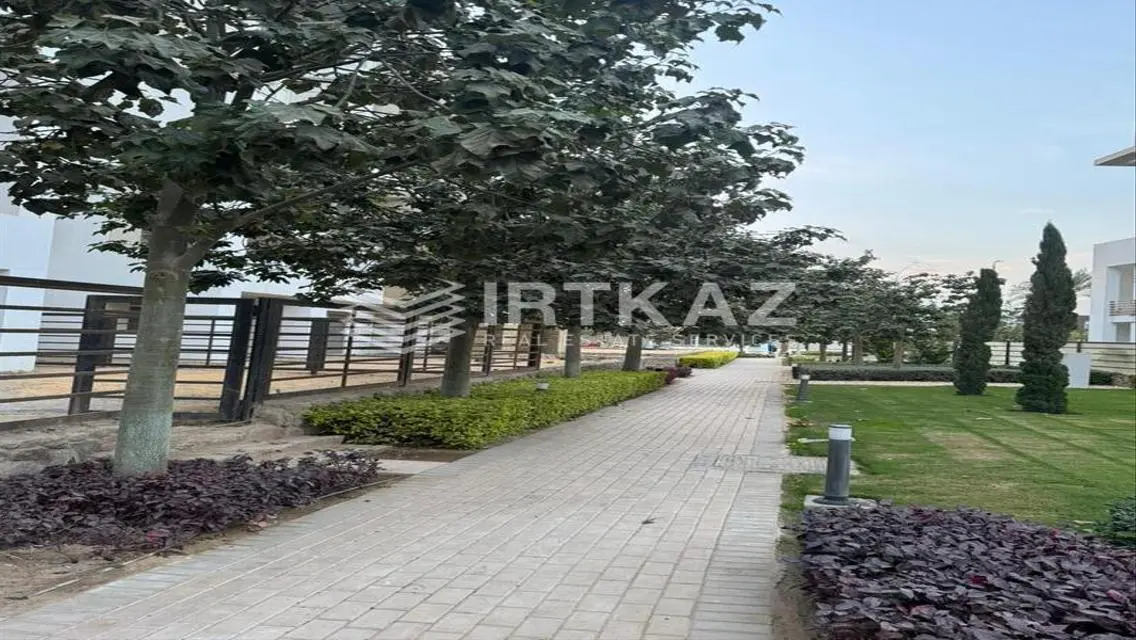 Luxury Villa with Balcony and Shared Pool for Sale