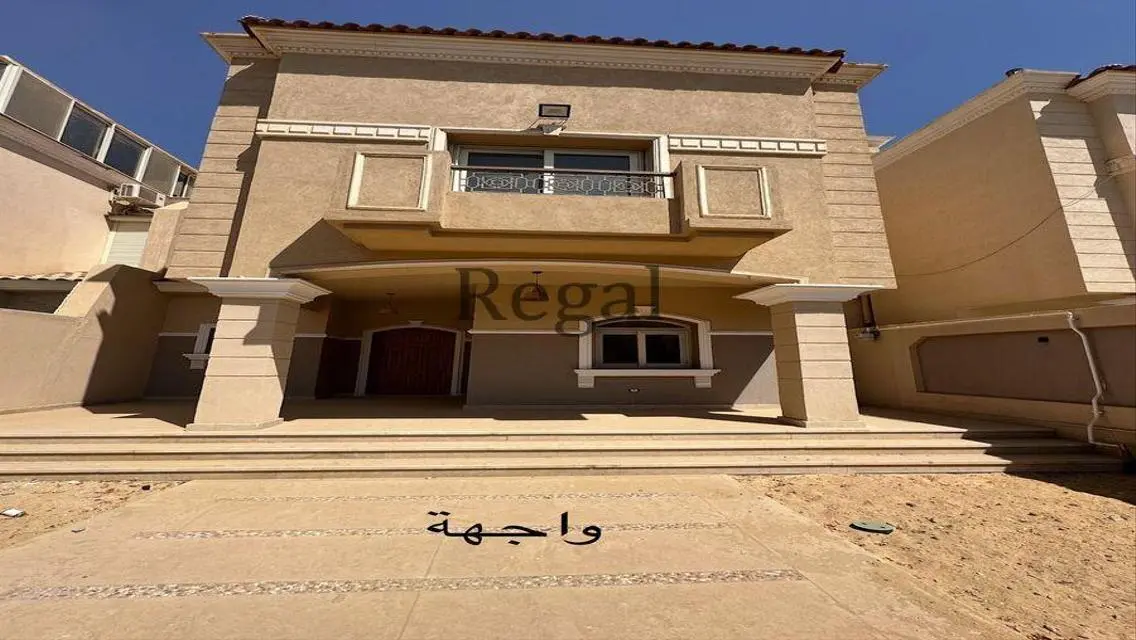 توأم للإيجار في جاردن سيتي مع حديقة خاصة