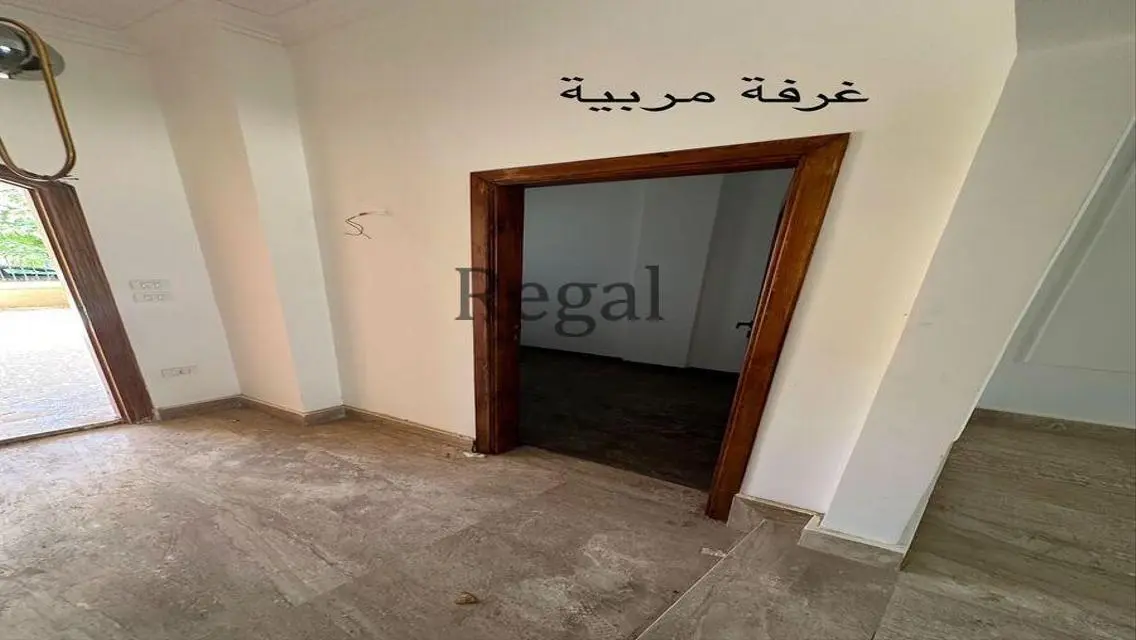 توأم للإيجار في جاردن سيتي مع حديقة خاصة