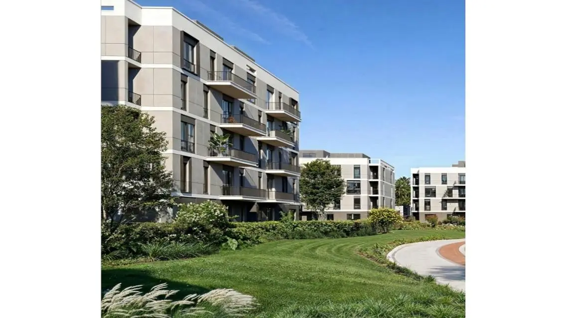 Spacious Apartment with Pool and Additional Amenities