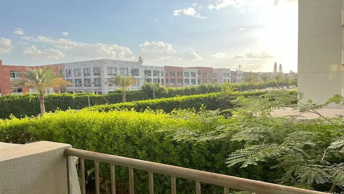 شقة مميزة مع مسبح وإطلالة رائعة