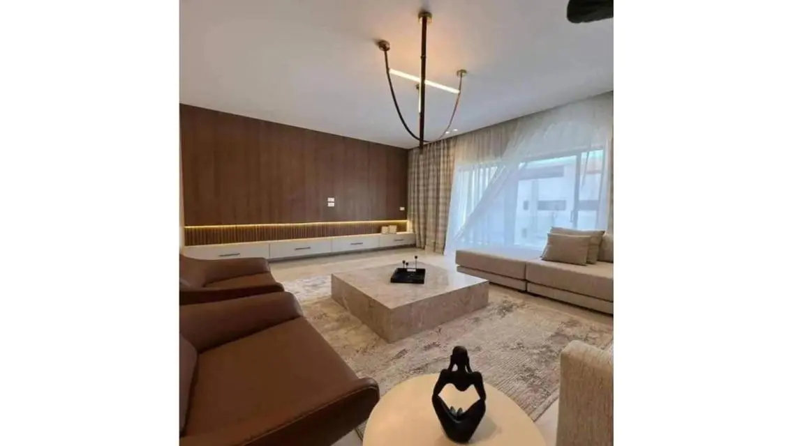 Luxurious Apartment with Lake View in the Heart of the City