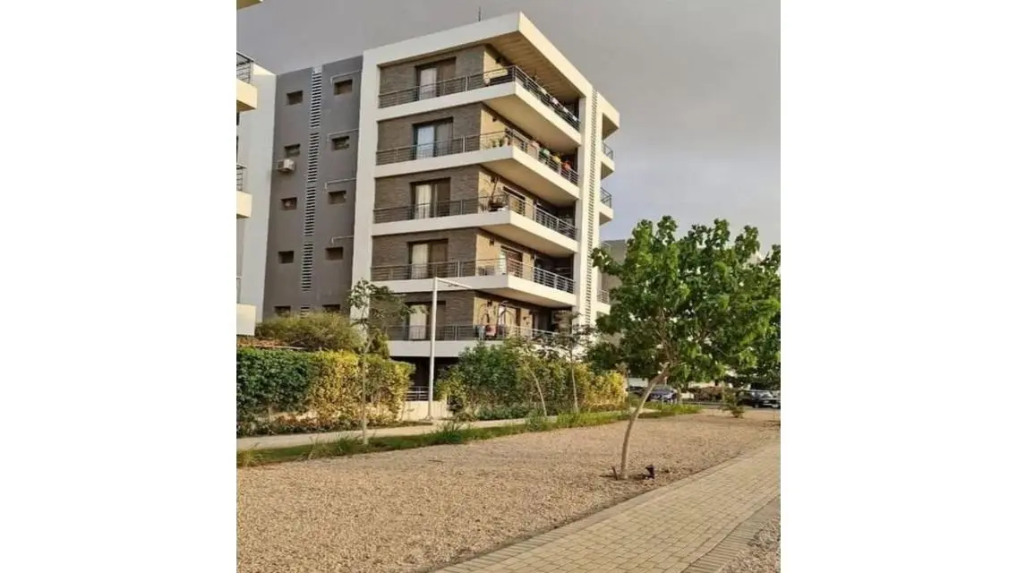 Luxurious Apartment with Lake View in the Heart of the City