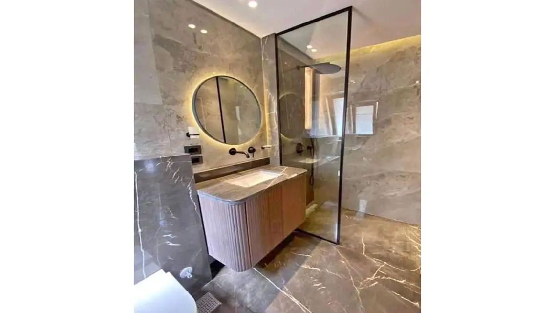Luxurious Apartment with Lake View in the Heart of the City
