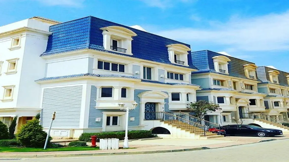 فيلا فاخرة بـحديقة خاصة وشرفة