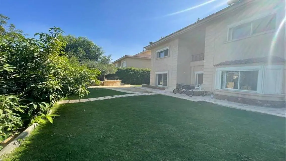 Luxurious Villa for Sale with Spacious Amenities
