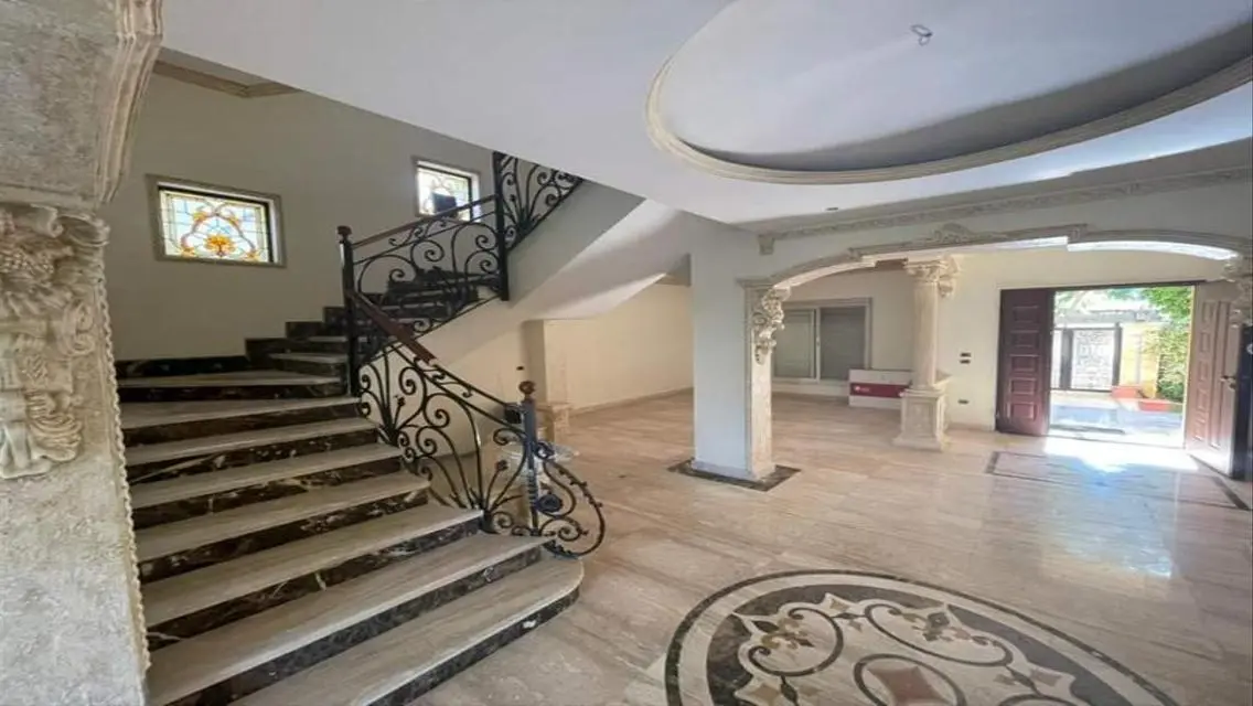 Luxurious Villa for Sale with Spacious Amenities