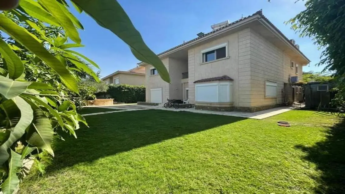 Luxurious Villa for Sale with Spacious Amenities