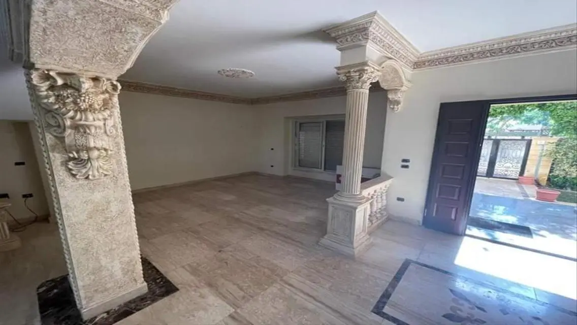 Luxurious Villa for Sale with Spacious Amenities