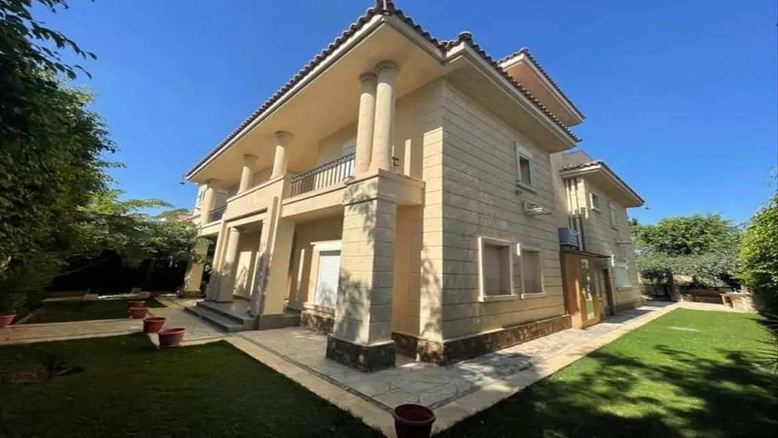 Luxurious Villa for Sale with Spacious Amenities