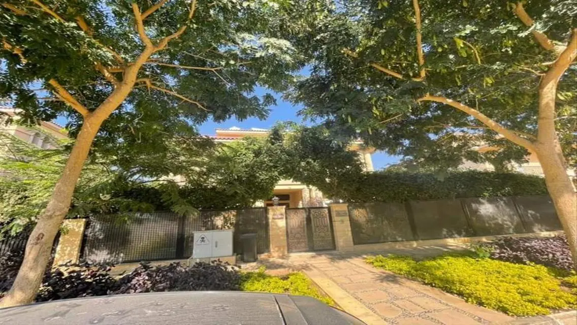 Luxurious Villa for Sale with Spacious Amenities