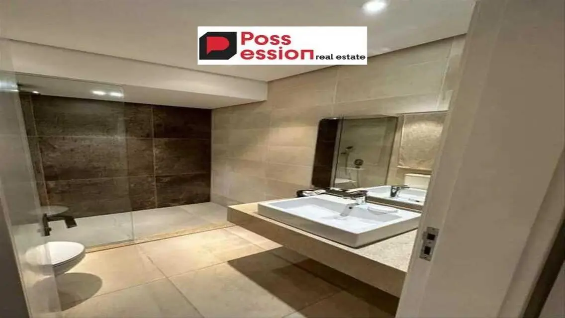 Luxury Apartment with Modern Amenities in Prime Location