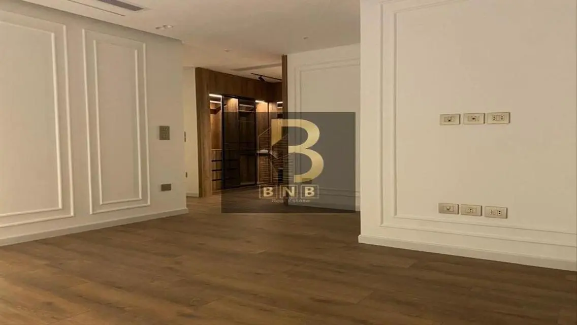 شقة فاخرة للبيع بجاردن خاصة ومسبح