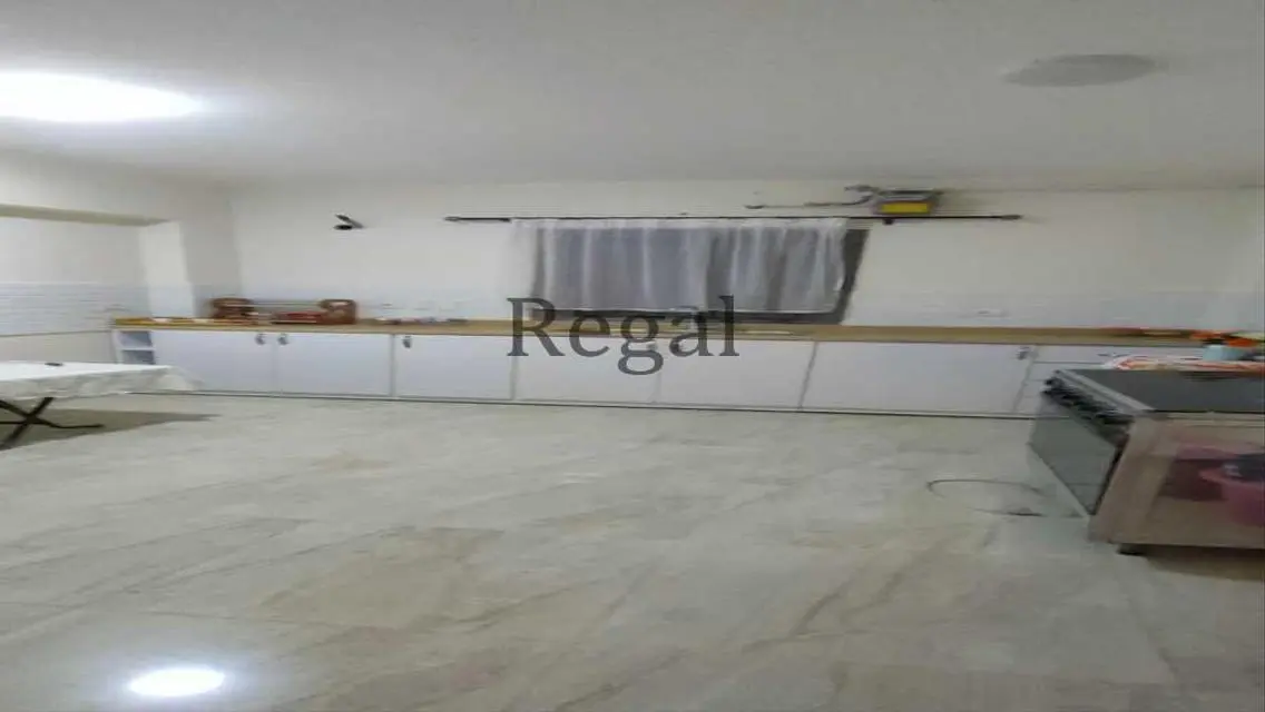 شقة للإيجار في الطابق الرابع بمساحة 350 متر