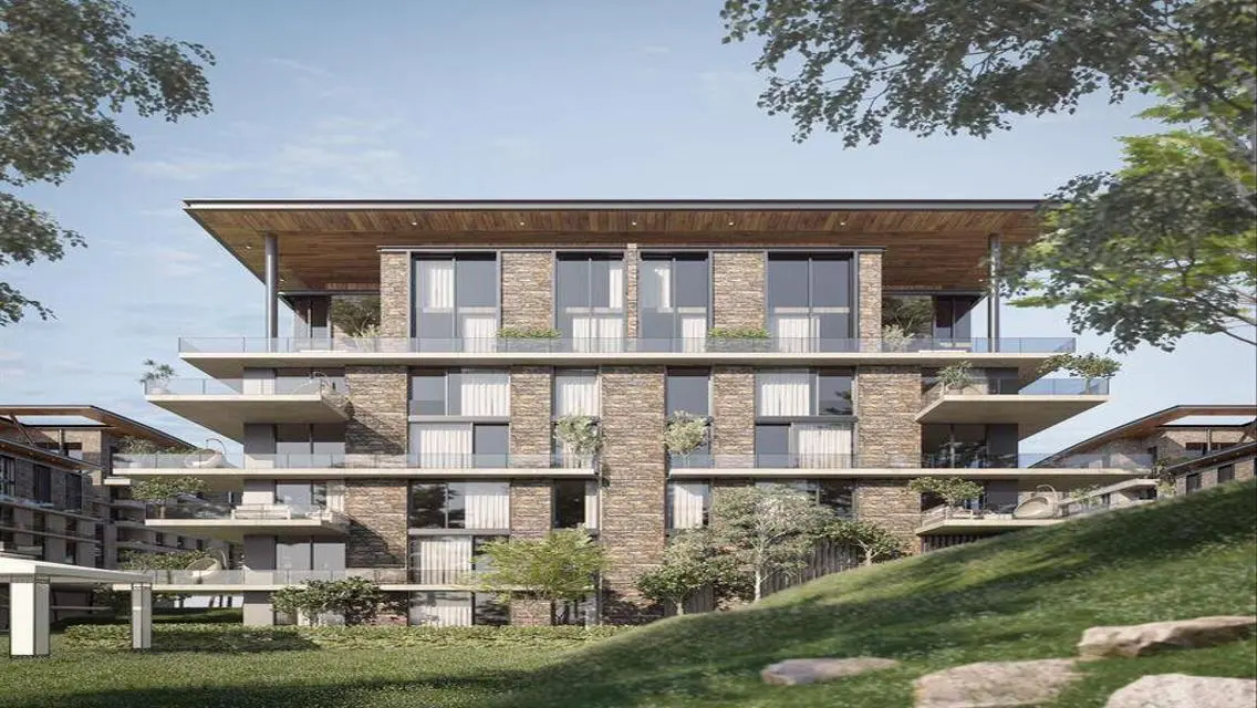 Luxurious Apartment with Stunning Lake and Landmark Views