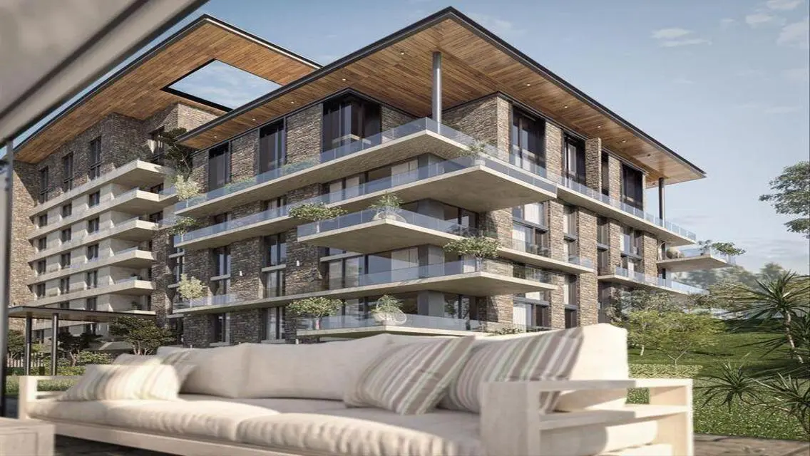 Luxurious Apartment with Stunning Lake and Landmark Views