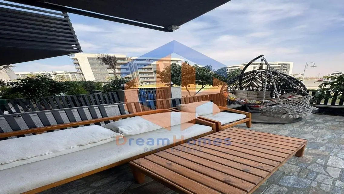 Luxurious Apartment with Spacious Living for Sale