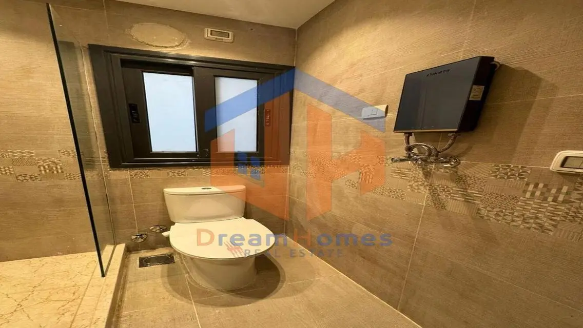 Luxurious Apartment with Spacious Living for Sale