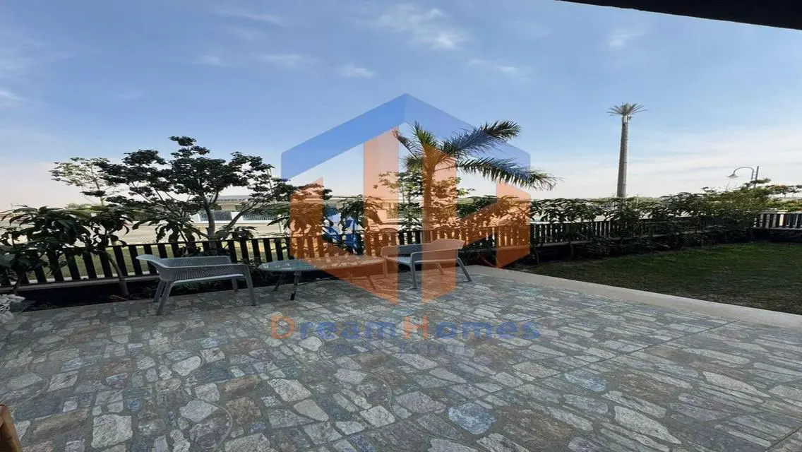 Luxurious Apartment with Spacious Living for Sale