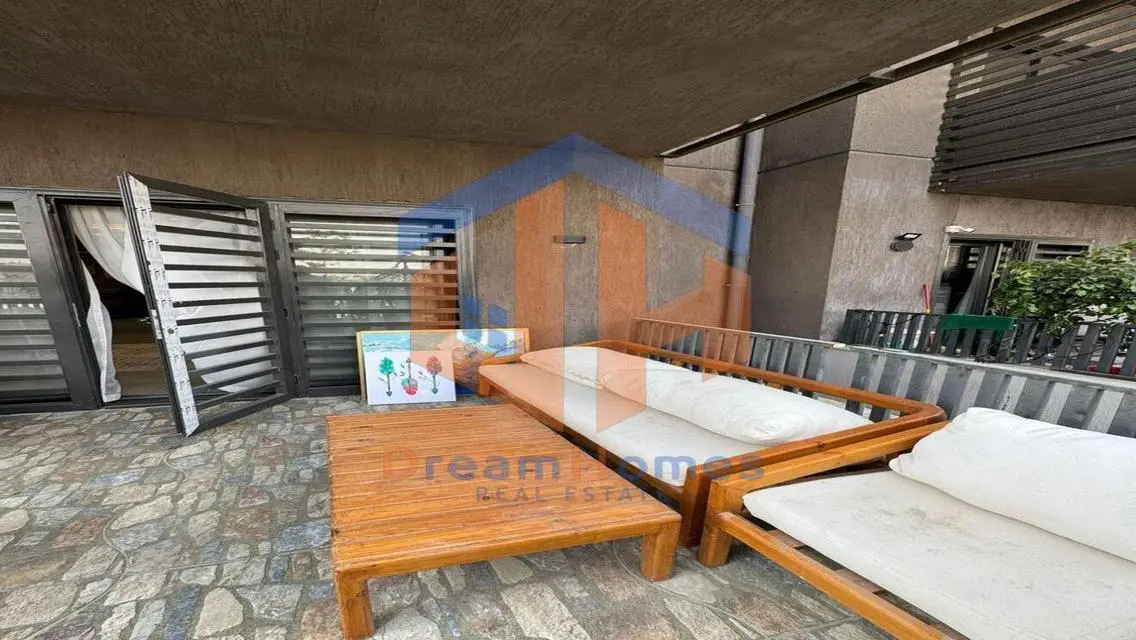 Luxurious Apartment with Spacious Living for Sale