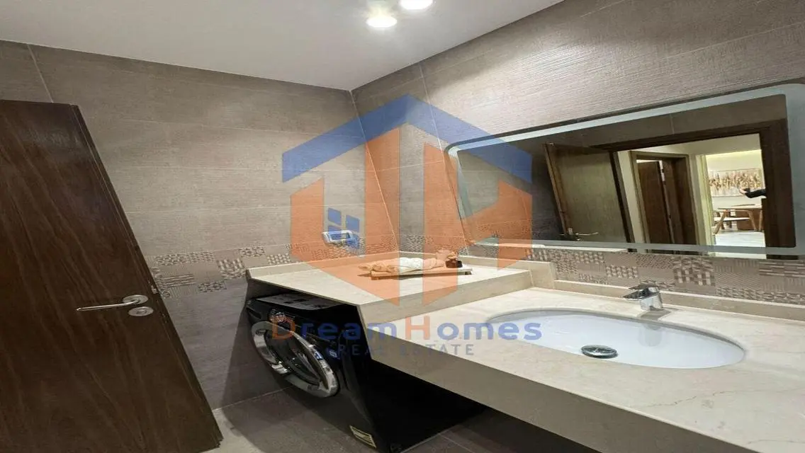 Luxurious Apartment with Spacious Living for Sale
