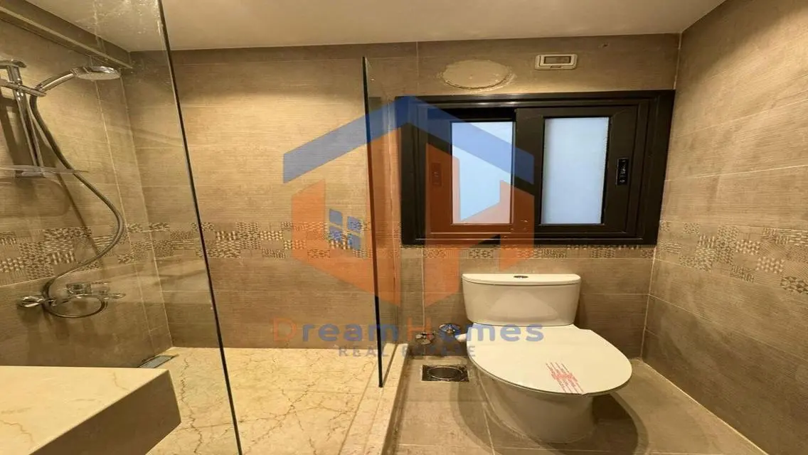 Luxurious Apartment with Spacious Living for Sale