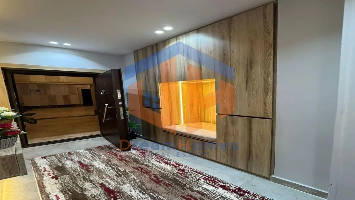 Luxurious Apartment with Spacious Living for Sale