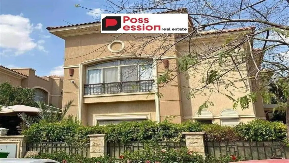 Luxury Villa with Scenic Views in the Golf Area