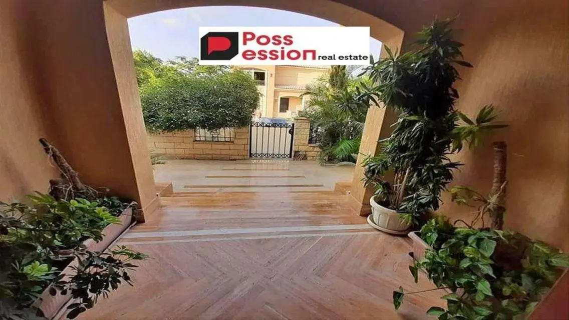 Luxury Villa with Scenic Views in the Golf Area