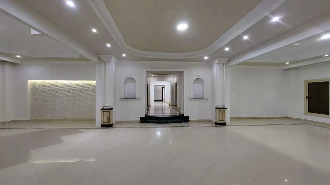 Luxury and Spacious Apartment in Prime Location - 350 sqm
