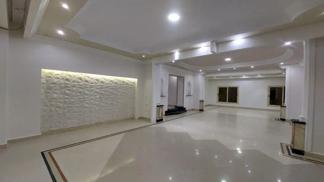 Luxury and Spacious Apartment in Prime Location - 350 sqm