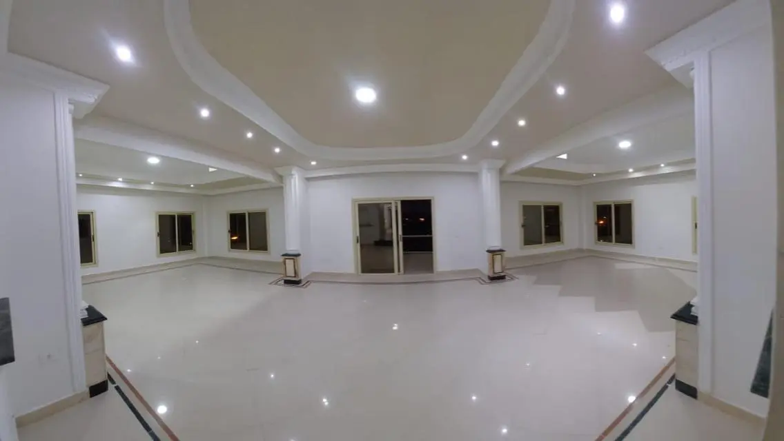 Luxury and Spacious Apartment in Prime Location - 350 sqm