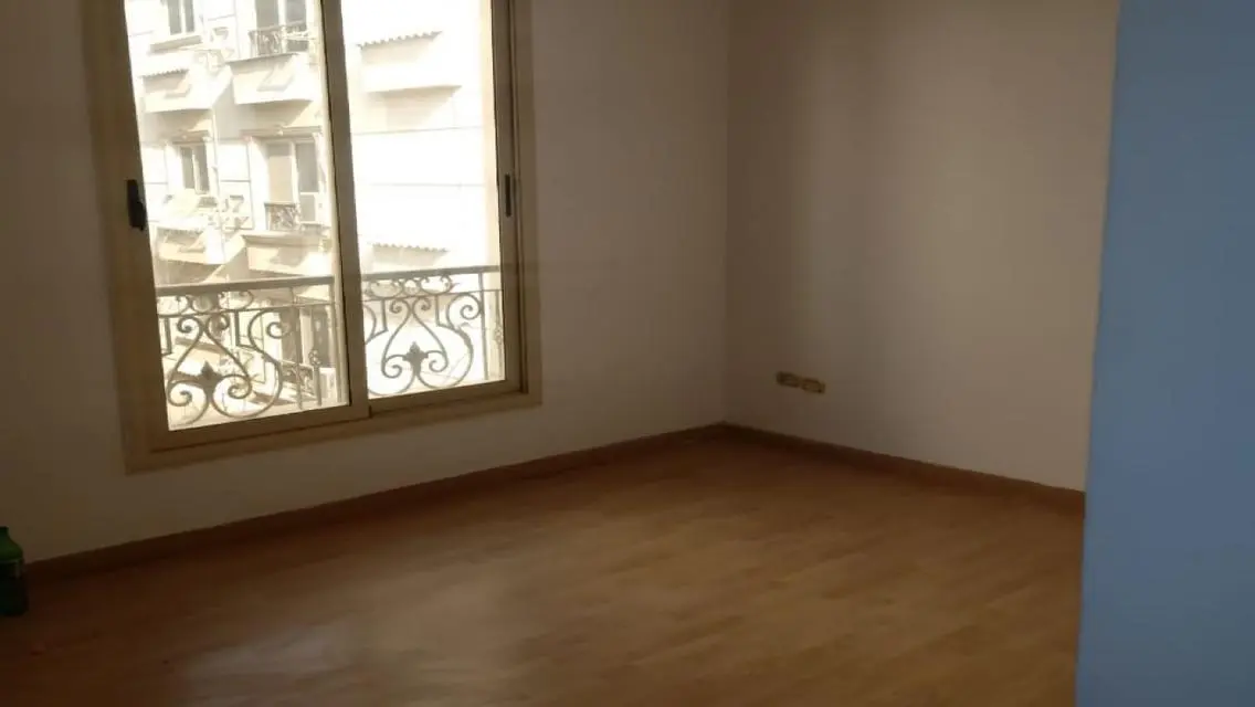 Luxury and Spacious Apartment in Prime Location - 350 sqm