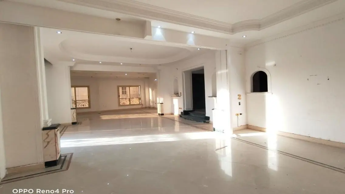 Luxury and Spacious Apartment in Prime Location - 350 sqm