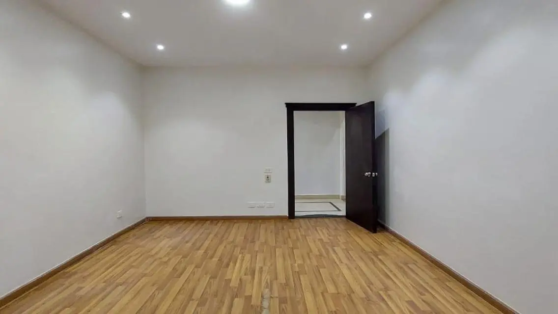 Luxury and Spacious Apartment in Prime Location - 350 sqm