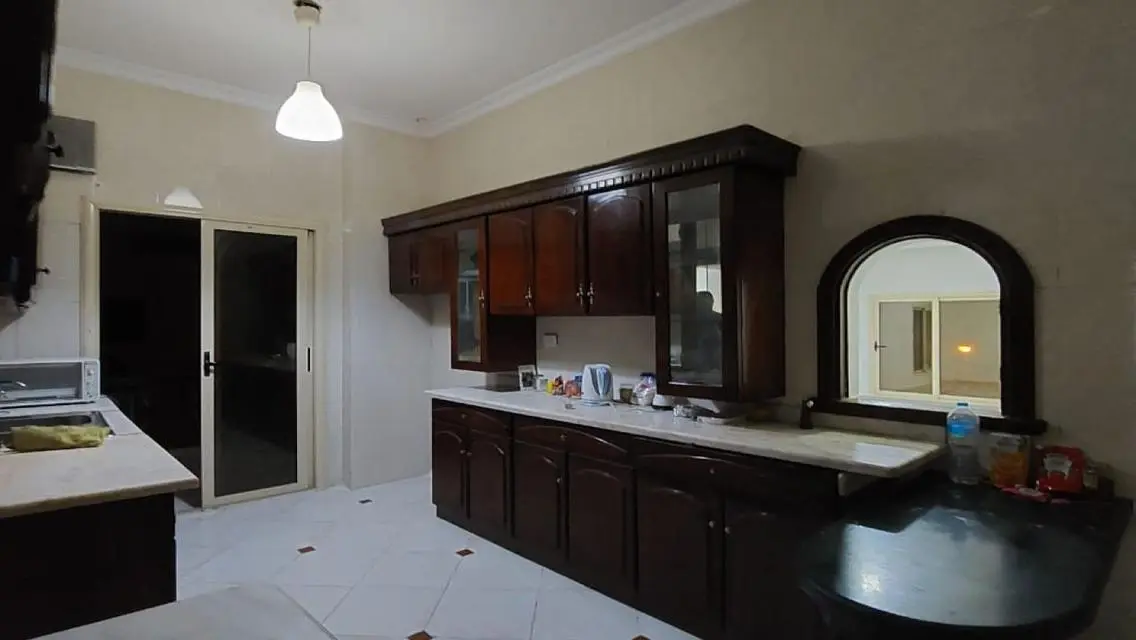 Luxury and Spacious Apartment in Prime Location - 350 sqm
