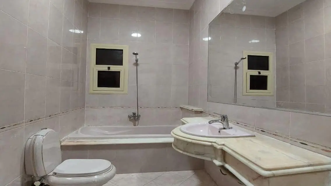 Luxury and Spacious Apartment in Prime Location - 350 sqm