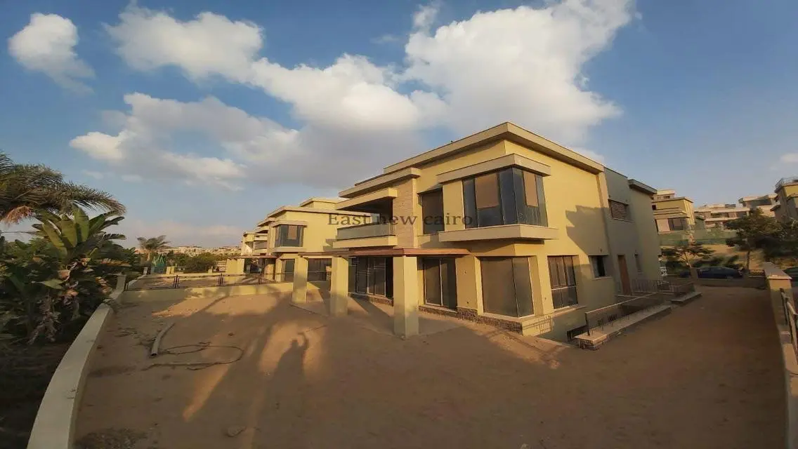 Luxurious Villa for Sale with Private Garden and Pool