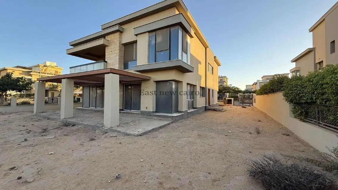 Luxurious Villa for Sale with Private Garden and Pool