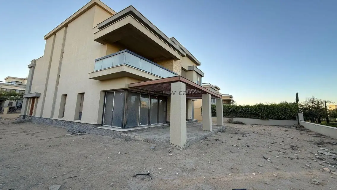 Luxurious Villa for Sale with Private Garden and Pool