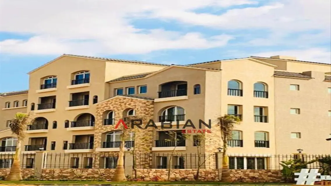 Luxury Apartment with Stunning Lake View