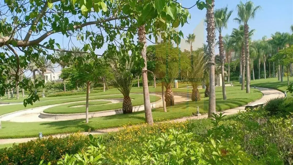 فيلا فاخرة مع مسبح وحديقة خاصة