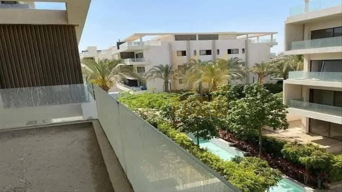 فيلا فاخرة مع مسبح وحديقة خاصة
