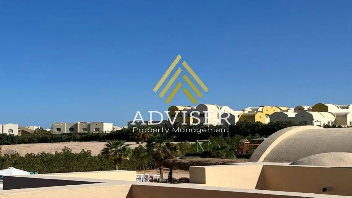 Luxury Apartment with Pool and Lake View