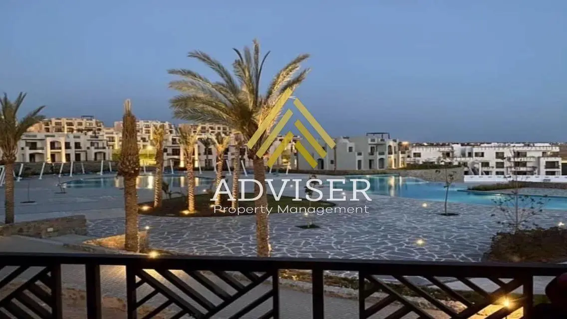 Luxury Apartment with Pool and Lake View