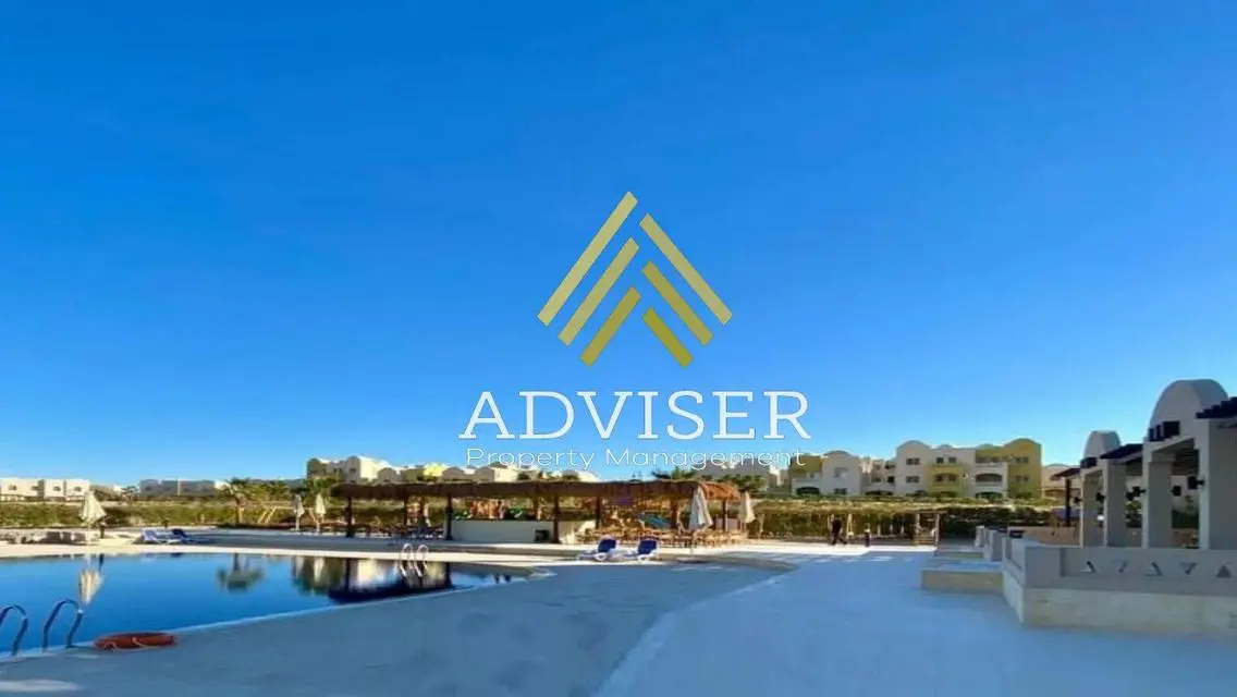 Luxury Apartment with Pool and Lake View