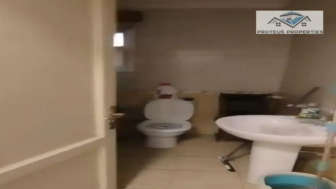 شقة مميزة في قلب المدينة بمساحة واسعة