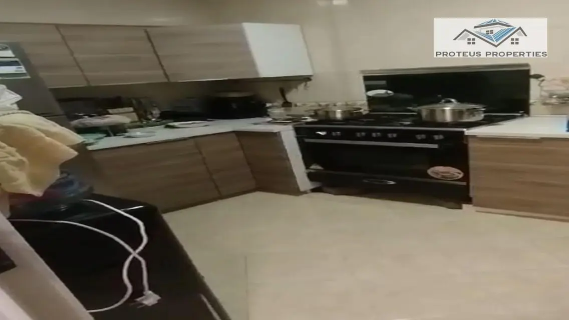 شقة مميزة في قلب المدينة بمساحة واسعة