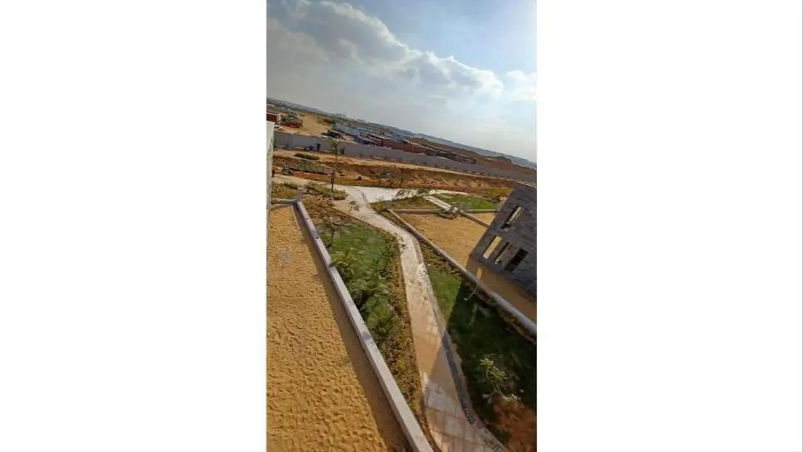 شقة جديدة للإيجار بموقع متميز