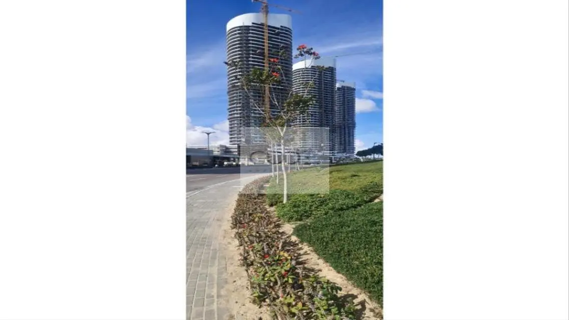 شقة فاخرة تطل على بحيرات ومعالم رئيسية في North Edge